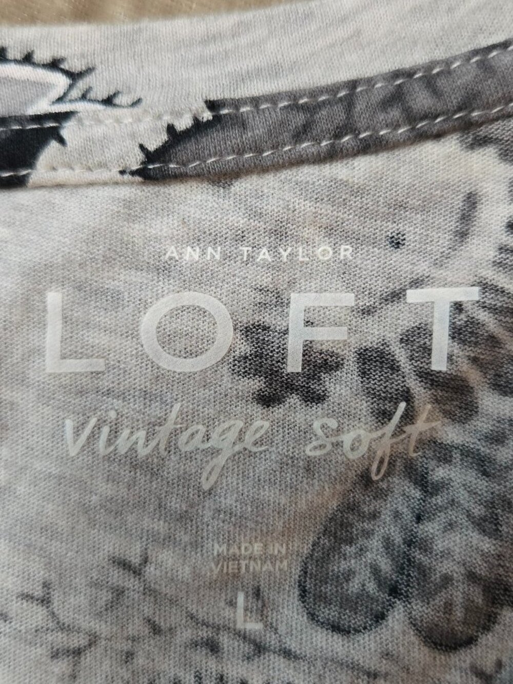 LOFT Vintage Soft 100% Cotton Tee Large Black Gray Floral Paisley Scoop Neck - Picture 3 of 10